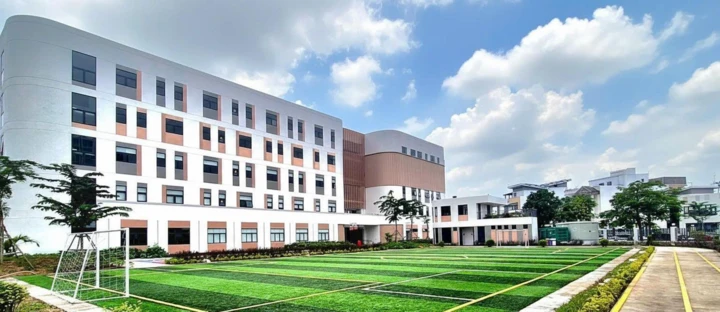 ngoi-sao-ha-noi-hai-phong-campus-hoc-chuyen-bai-ban-dao-tao-xuat-sac-1